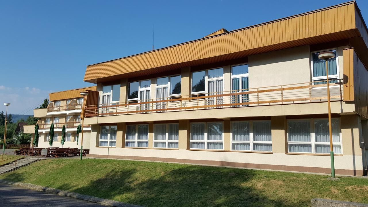 Hotel Banik Divékrudnó Kültér fotó