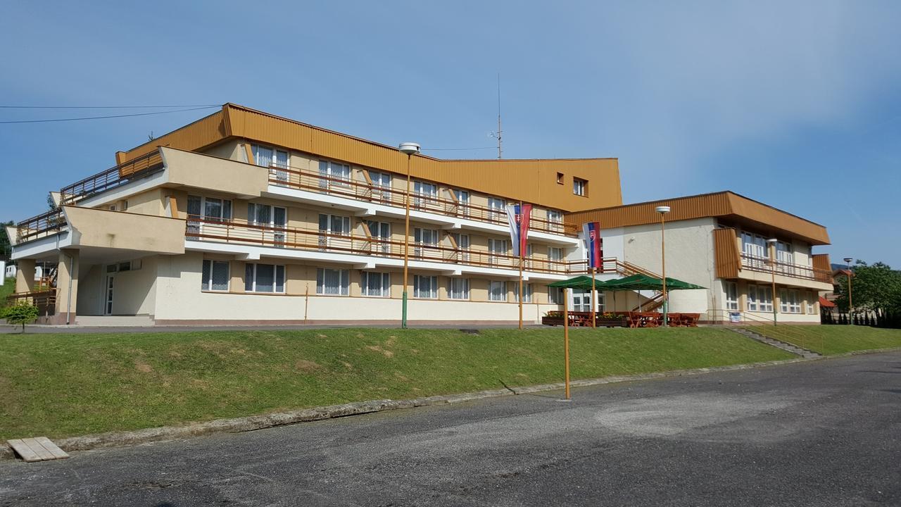 Hotel Banik Divékrudnó Kültér fotó